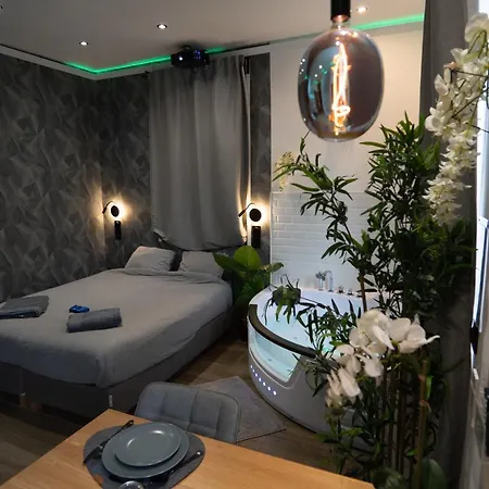 Capsule Color Deluxe Balneo I Ecran Cinema I Console De Jeux Appartement