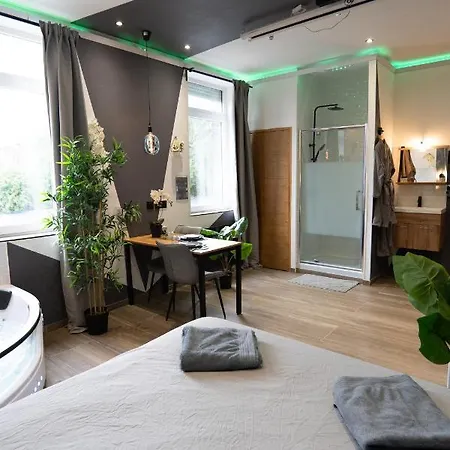 Capsule Color Deluxe Balneo I Ecran Cinema I Console De Jeux Appartement