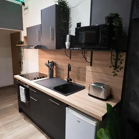 Appartement Capsule Color Deluxe Balneo I Ecran Cinema I Console De Jeux *