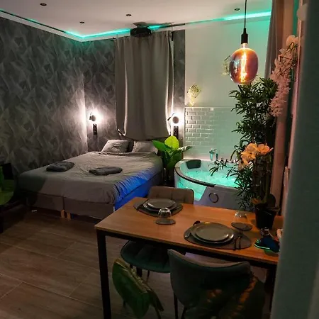 Capsule Color Deluxe Balneo I Ecran Cinema I Console De Jeux Appartement *