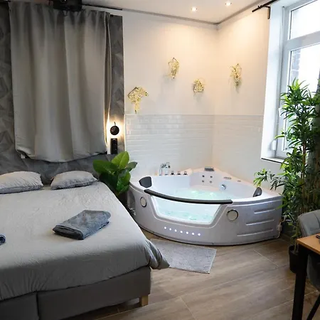 Capsule Color Deluxe Balneo I Ecran Cinema I Console De Jeux Appartement