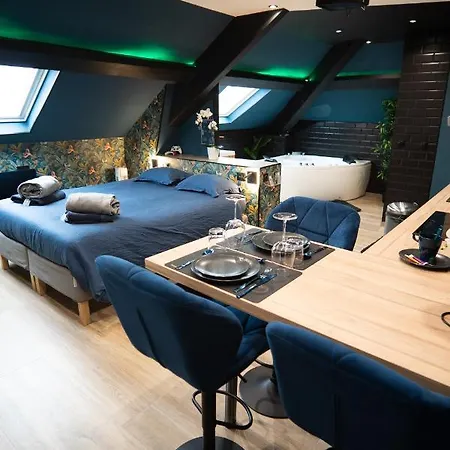 Capsule Color Deluxe Balneo I Ecran Cinema I Console De Jeux Appartement