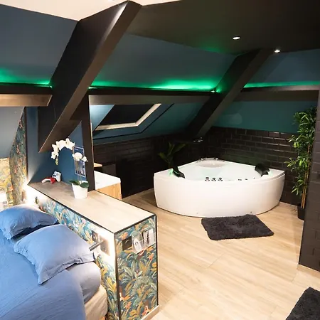 Appartement Capsule Color Deluxe Balneo I Ecran Cinema I Console De Jeux Trith-Saint-Leger