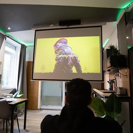 Appartement Capsule Color Deluxe Balneo I Ecran Cinema I Console De Jeux *