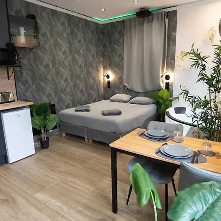 Appartement Capsule Color Deluxe Balneo I Ecran Cinema I Console De Jeux *