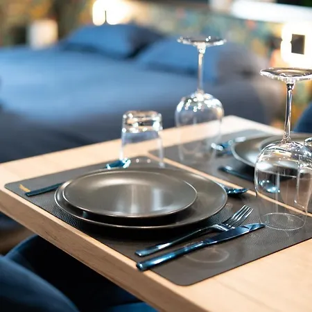 Appartement Capsule Color Deluxe Balneo I Ecran Cinema I Console De Jeux *