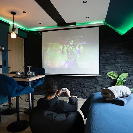 Appartement Capsule Color Deluxe Balneo I Ecran Cinema I Console De Jeux Trith-Saint-Leger