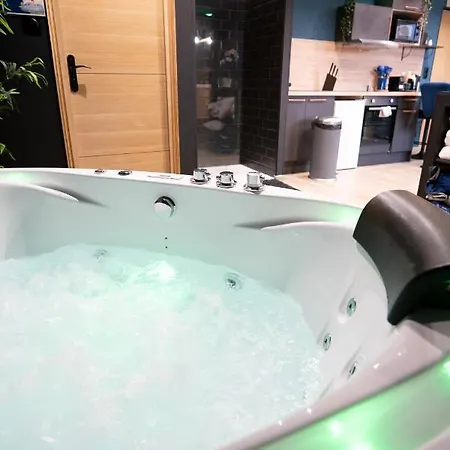 Appartement Capsule Color Deluxe Balneo I Ecran Cinema I Console De Jeux Trith-Saint-Leger