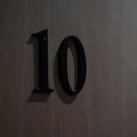 Appartement Capsule Color Deluxe Balneo I Ecran Cinema I Console De Jeux *