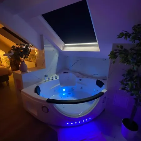 Appartement Capsule Color Deluxe Balneo I Ecran Cinema I Console De Jeux Trith-Saint-Leger