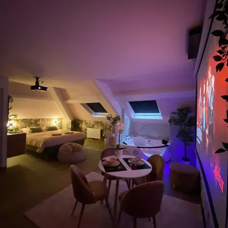 Capsule Color Deluxe Balneo I Ecran Cinema I Console De Jeux Appartement Trith-Saint-Leger