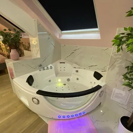 Capsule Color Deluxe Balneo I Ecran Cinema I Console De Jeux * Trith-Saint-Leger