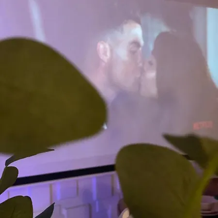 Appartement Capsule Color Deluxe Balneo I Ecran Cinema I Console De Jeux Trith-Saint-Leger