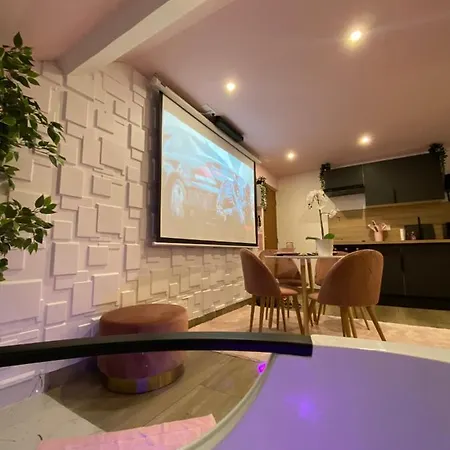 Appartement Capsule Color Deluxe Balneo I Ecran Cinema I Console De Jeux Trith-Saint-Leger