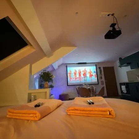 Capsule Color Deluxe Balneo I Ecran Cinema I Console De Jeux