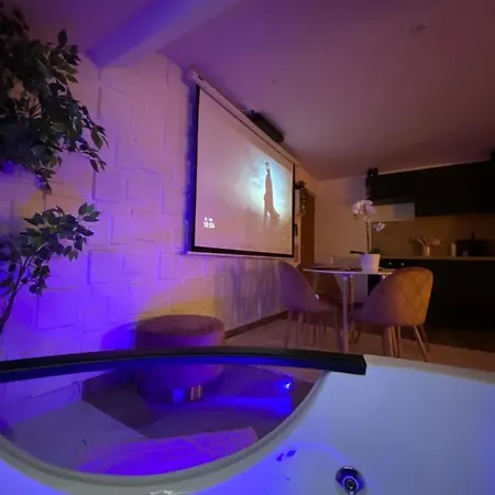 Capsule Color Deluxe Balneo I Ecran Cinema I Console De Jeux Trith-Saint-Leger