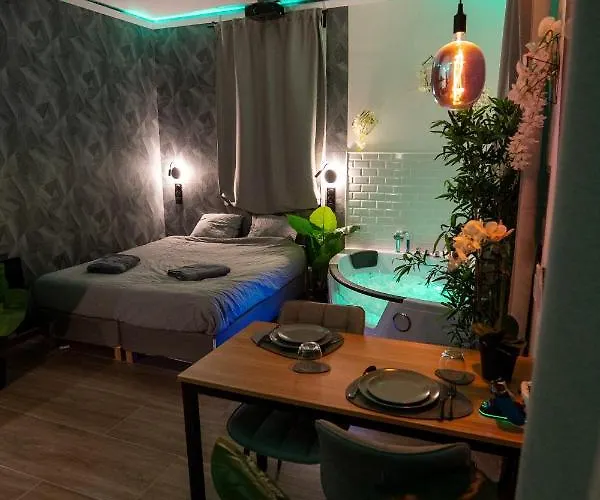 Capsule Color Deluxe Balnéo I écran Cinéma I Console De Jeux Appartement *