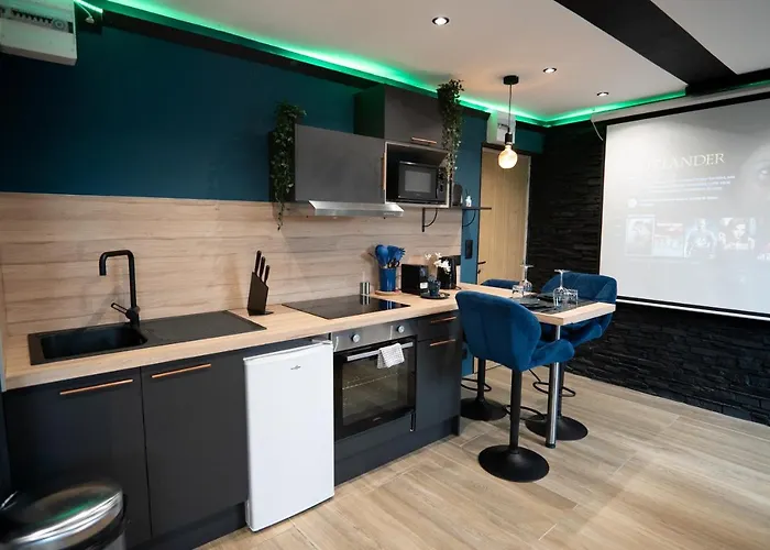 Appartement Capsule Color Deluxe Balnéo I écran Cinéma I Console De Jeux