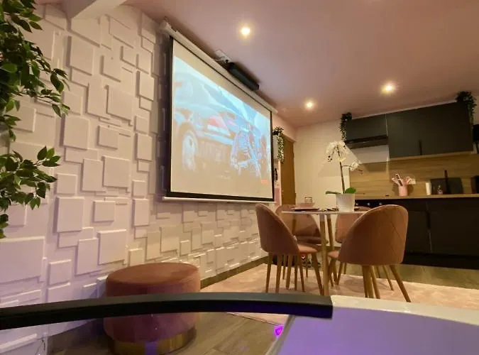 Appartement Capsule Color Deluxe Balnéo I écran Cinéma I Console De Jeux Trith-Saint-Leger